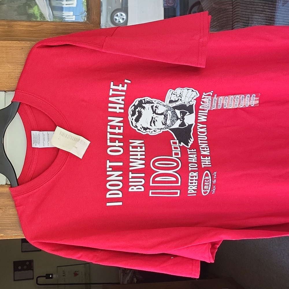 VINTlGE Gildan t shirt For the antiKentucky fans ..NWT ...2XL...2EG...2TG